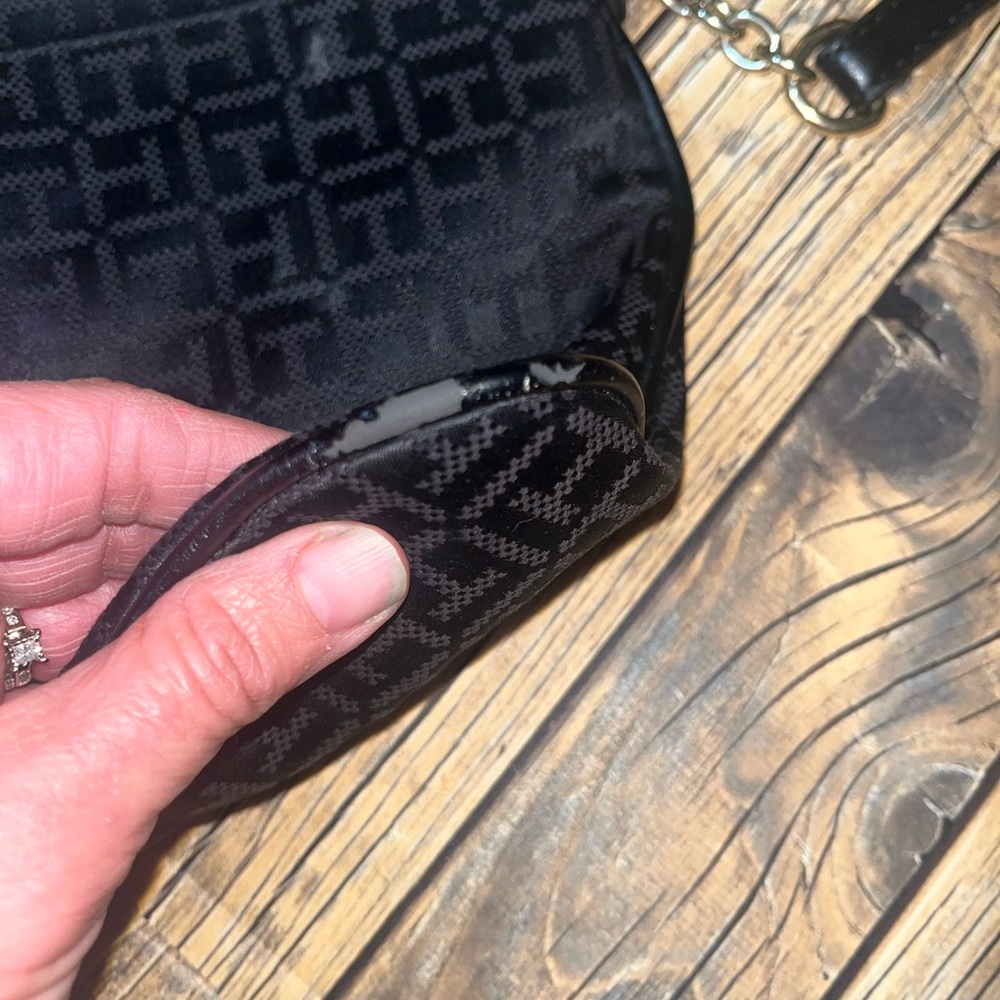Tommy Hilfiger Black Bag with Red Accents - Picture 10 of 10